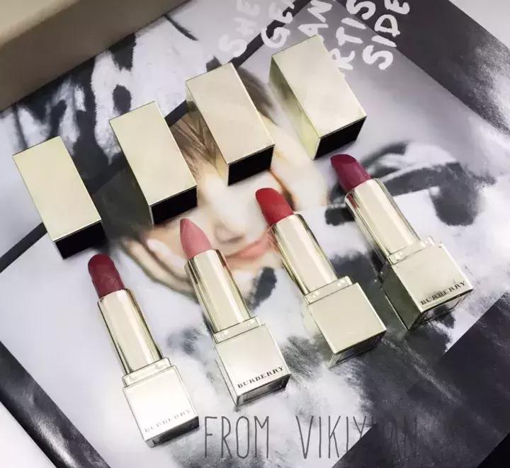 明星晒自己口红,晒男朋友口红