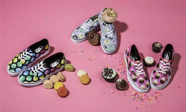 一大波PLAYBOY女郎靠近,准备好舔屏了吗?