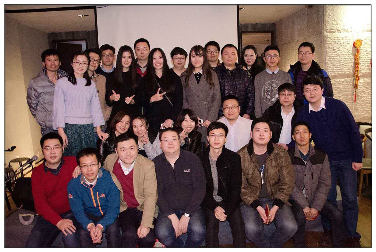 宝宝买了玩具,给宝宝买了一个会说话的玩具