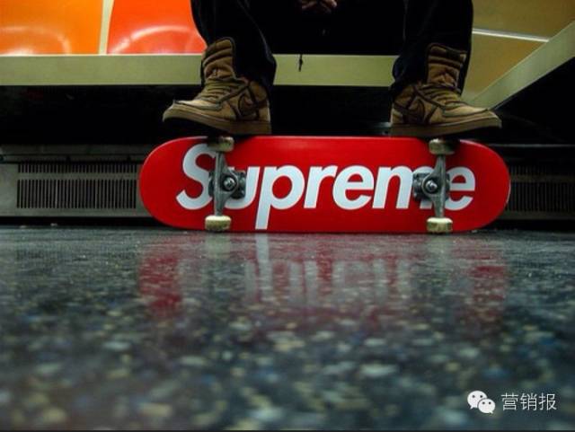 1件T恤卖上千元美金抢购现场需警察维持秩序,Supreme为什么这么牛!