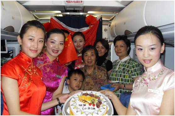 川航空姐李晓宏：与梦齐飞专业铸就美丽