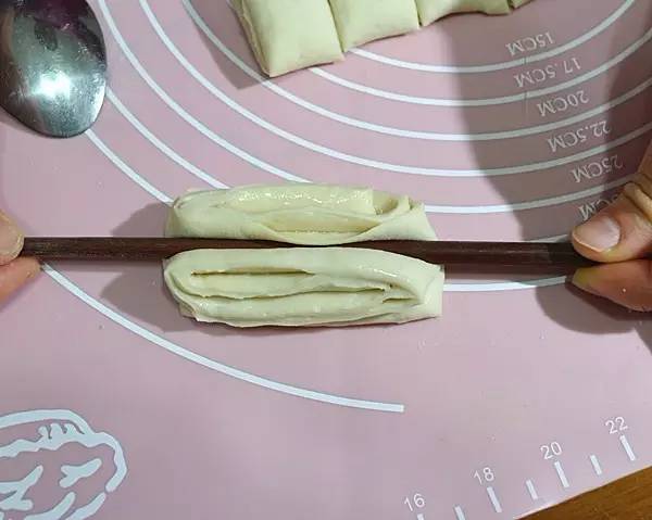 花卷怎么包又好看又简单,一次做400个花卷怎么操作