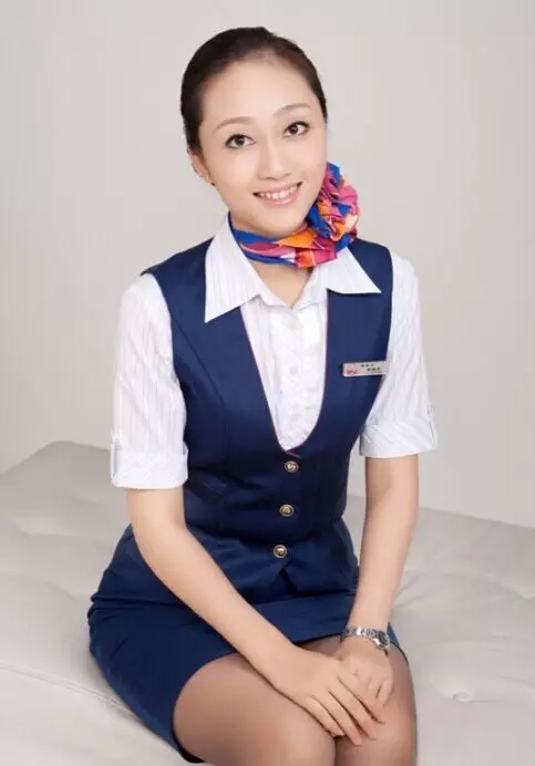川航空姐李晓宏：与梦齐飞专业铸就美丽
