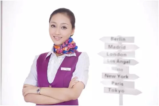 川航空姐李晓宏：与梦齐飞专业铸就美丽