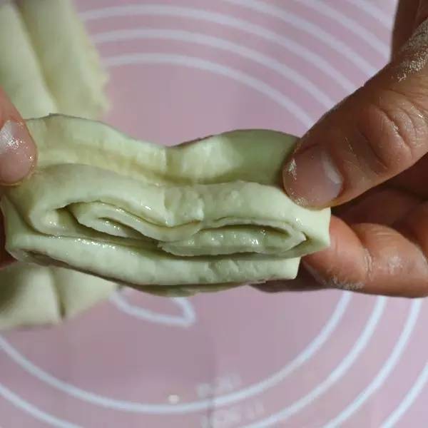 花卷怎么包又好看又简单,一次做400个花卷怎么操作