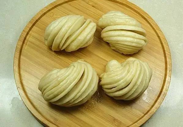 花卷怎么包又好看又简单,一次做400个花卷怎么操作