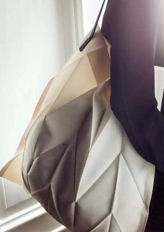 别熨衣服了|今年流行越皱越好看