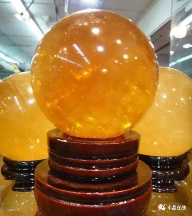 黄水晶千手观音吊坠真假,纯净体黄水晶怎么辨别真假