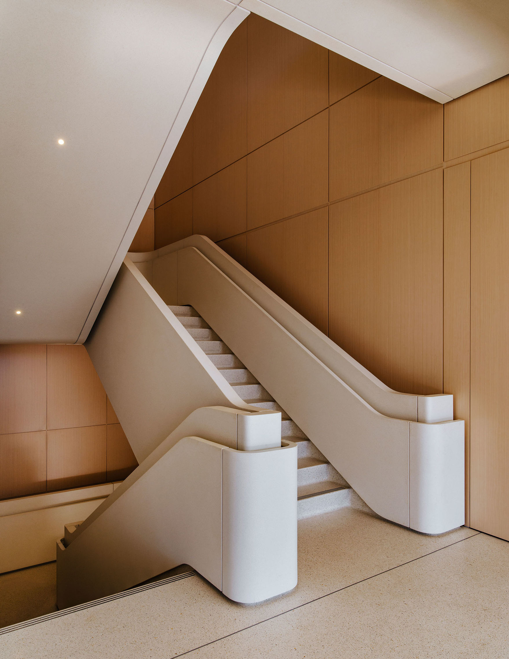 苹果首席设计官jonyive离职,苹果前首席设计官jonyive