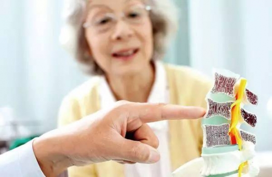 长期喝柠檬红茶有什么好处和坏处,绿茶和红茶哪种茶对身体更有好处