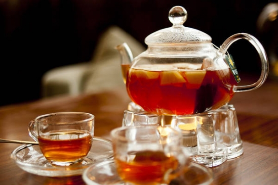 长期喝柠檬红茶有什么好处和坏处,绿茶和红茶哪种茶对身体更有好处