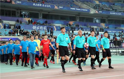 油腻大叔款球童来袭!苏宁双十一传奇足球夜情怀上演!