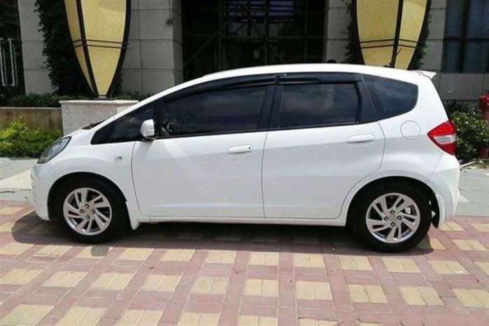 四万块钱买了一辆12年的车,4万块买一辆16年二手飞度自动挡