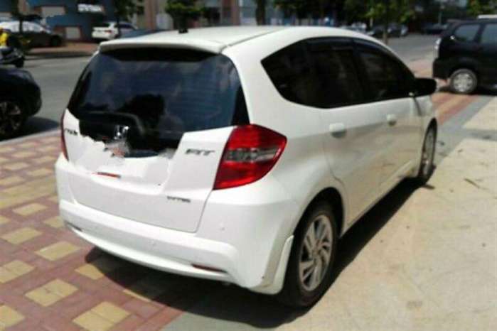 四万块钱买了一辆12年的车,4万块买一辆16年二手飞度自动挡