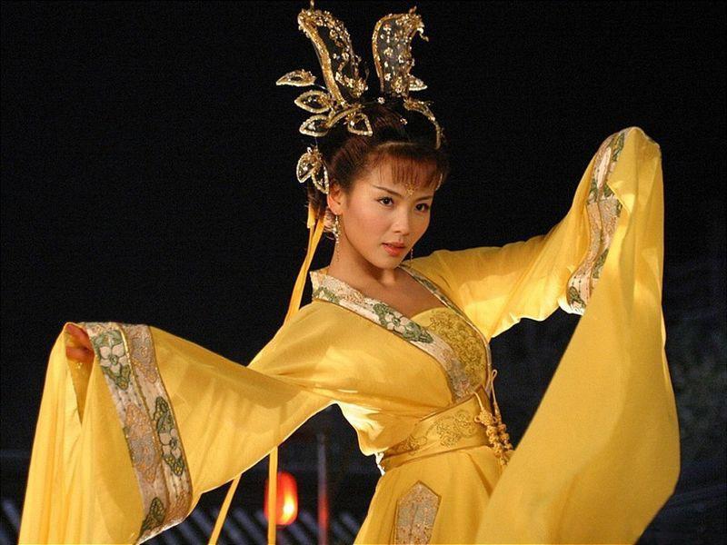 作为皇帝，他是个笑话，作为诗人，他是个神话