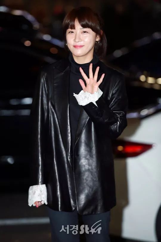 一周爱豆穿衣榜｜允儿领衔众女神短发潮郑氏姐妹一刚一柔美翻天