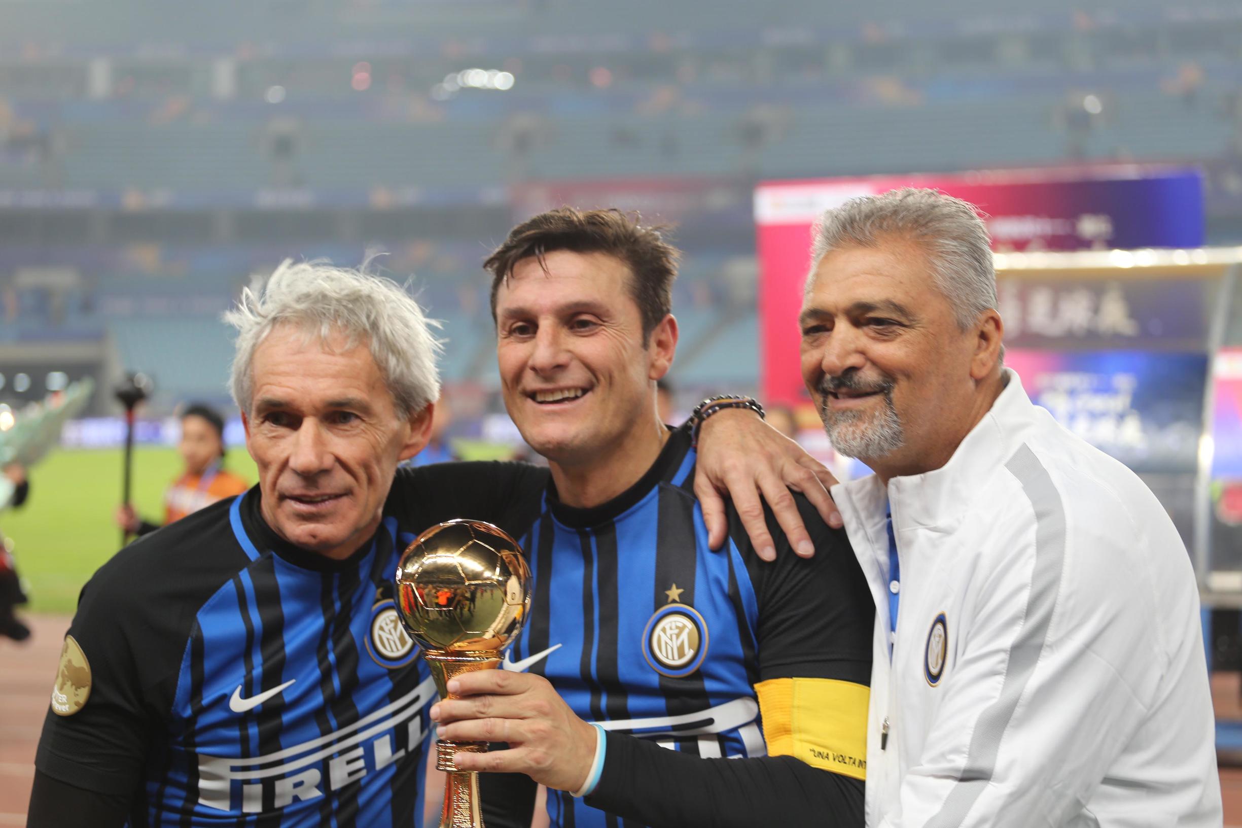 油腻大叔款球童来袭!苏宁双十一传奇足球夜情怀上演!