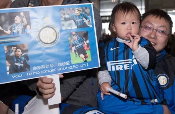 油腻大叔款球童来袭!苏宁双十一传奇足球夜情怀上演!