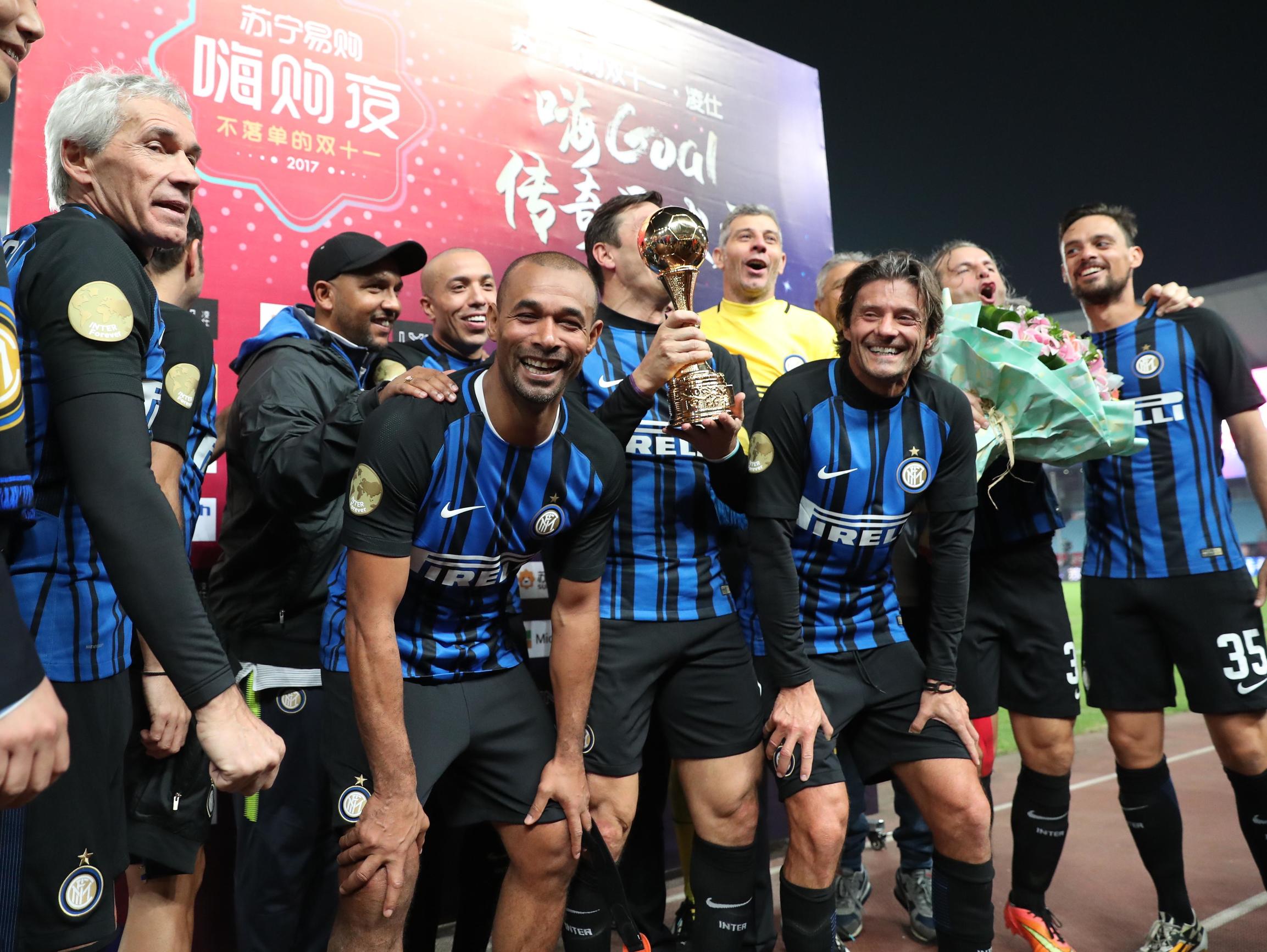 油腻大叔款球童来袭!苏宁双十一传奇足球夜情怀上演!