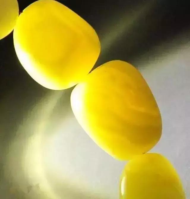 100年老蜜蜡真假鉴别,琥珀坊蜜蜡真假对比图