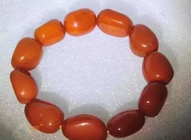 100年老蜜蜡真假鉴别,琥珀坊蜜蜡真假对比图