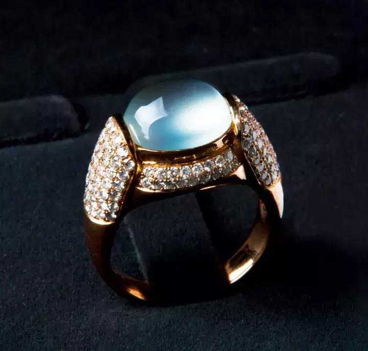 金星怒怼景区翡翠*局骗**，被坑18000买了对“赠品货”假手镯！