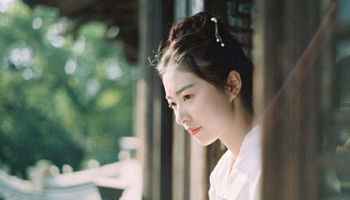 作为皇帝，他是个笑话，作为诗人，他是个神话