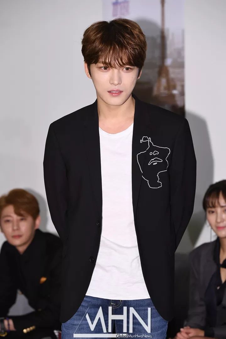 一周爱豆穿衣榜｜允儿领衔众女神短发潮郑氏姐妹一刚一柔美翻天