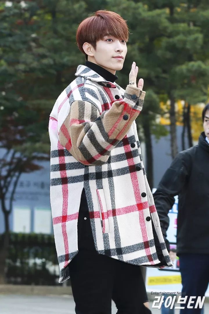 一周爱豆穿衣榜｜允儿领衔众女神短发潮郑氏姐妹一刚一柔美翻天