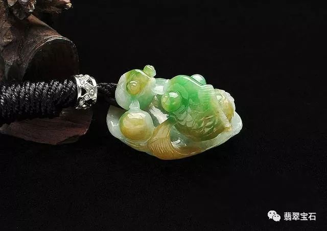 翡翠独特料,探寻糯种带点绿翡翠的独特魅力