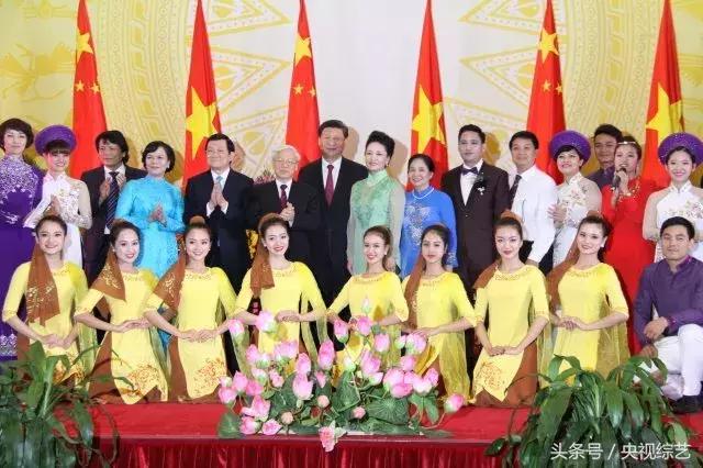 星光大道站在山顶上,央视星光大道的微博视频