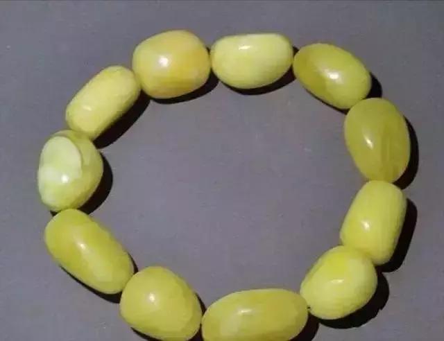 100年老蜜蜡真假鉴别,琥珀坊蜜蜡真假对比图