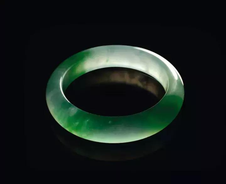 金星怒怼景区翡翠*局骗**，被坑18000买了对“赠品货”假手镯！