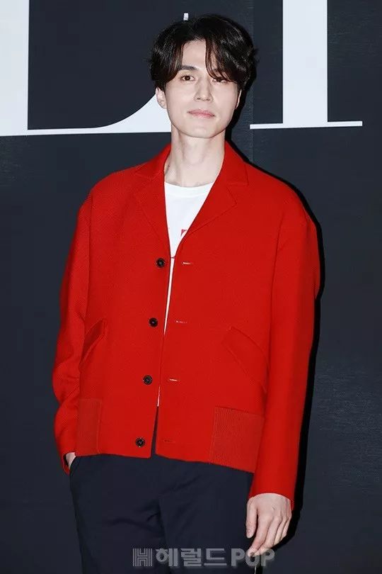 一周爱豆穿衣榜｜允儿领衔众女神短发潮郑氏姐妹一刚一柔美翻天