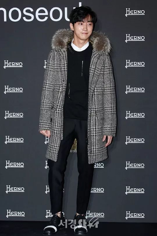 一周爱豆穿衣榜｜允儿领衔众女神短发潮郑氏姐妹一刚一柔美翻天