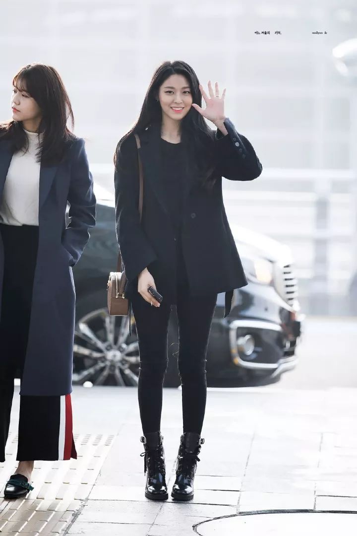 一周爱豆穿衣榜｜允儿领衔众女神短发潮郑氏姐妹一刚一柔美翻天