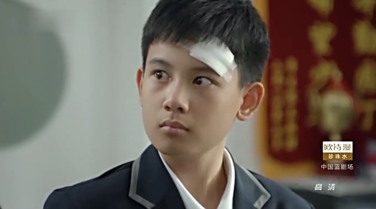 鹿晗和王俊凯站一起,17岁的王俊凯和鹿晗