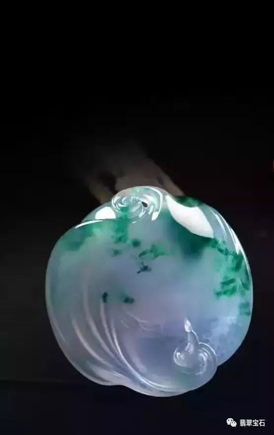 翡翠独特料,探寻糯种带点绿翡翠的独特魅力