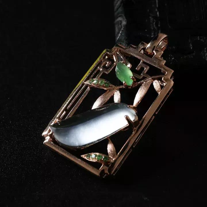 金星怒怼景区翡翠*局骗**，被坑18000买了对“赠品货”假手镯！