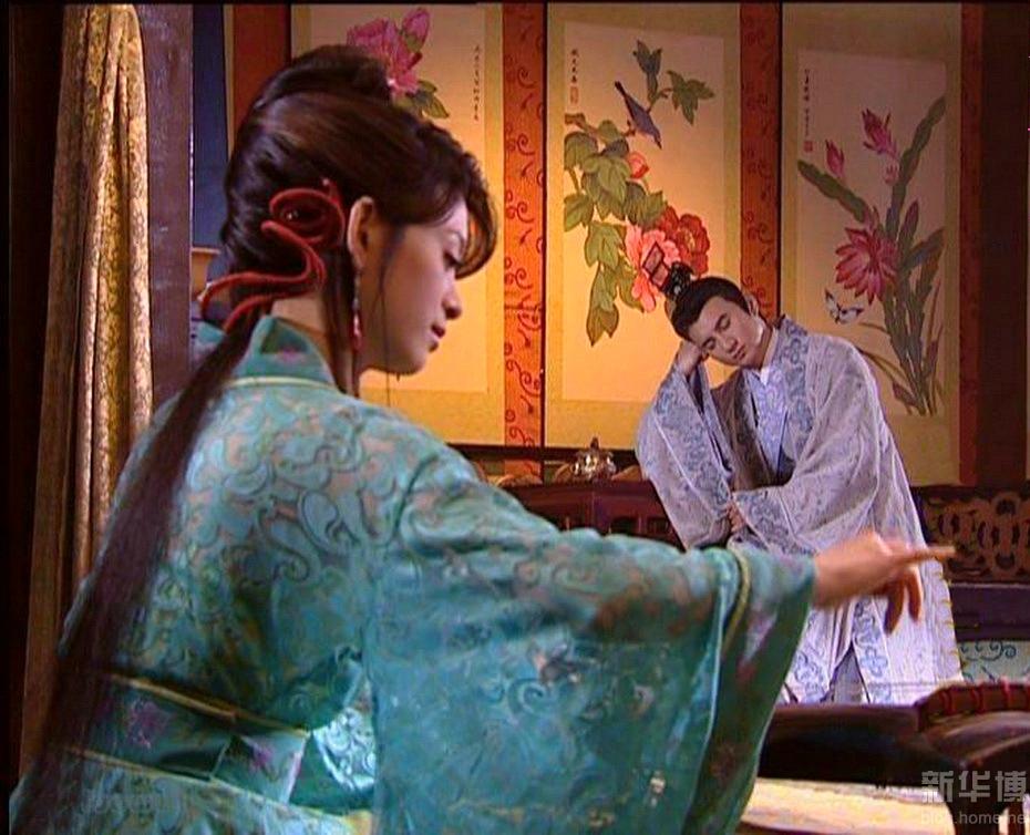 作为皇帝，他是个笑话，作为诗人，他是个神话