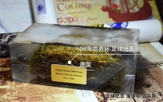 纪念足球礼物,伯纳乌球场草皮纪念品