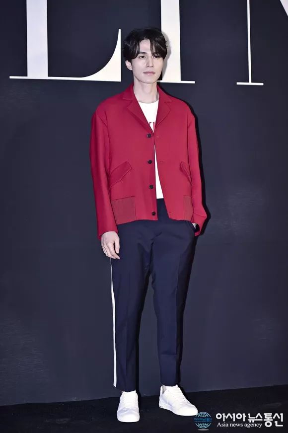 一周爱豆穿衣榜｜允儿领衔众女神短发潮郑氏姐妹一刚一柔美翻天