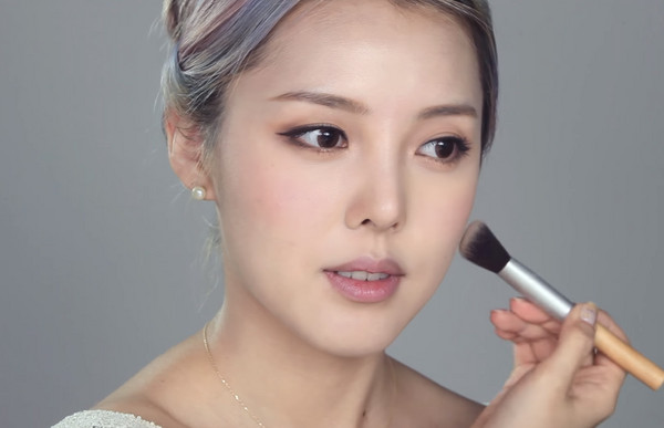 粉饼脱妆怎么办,粉饼斑驳怎么补妆