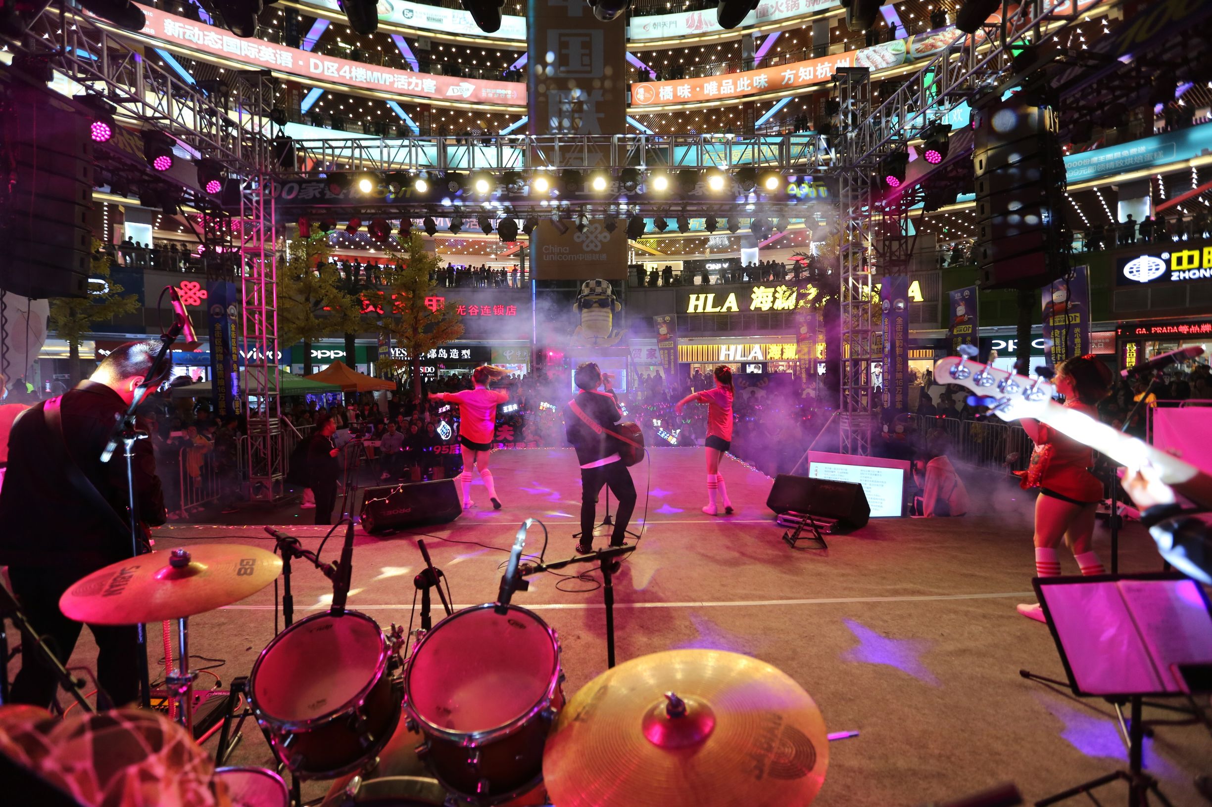 光谷步行街十年新变化,2019光谷步行街活动