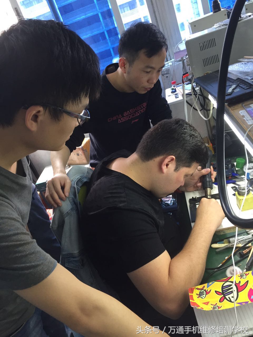如何学好手机维修中的手工新手如何学习手机维修手工（原创）