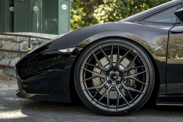 兰博基尼超级跑车的玩具视频,土豪的玩具车阿斯顿马丁