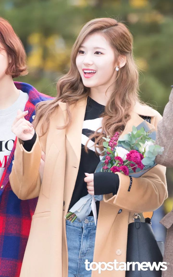 一周爱豆穿衣榜｜允儿领衔众女神短发潮郑氏姐妹一刚一柔美翻天