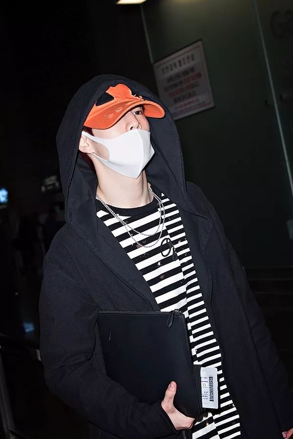 一周爱豆穿衣榜｜允儿领衔众女神短发潮郑氏姐妹一刚一柔美翻天