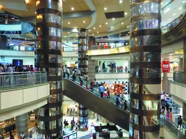 金星怒怼景区翡翠*局骗**，被坑18000买了对“赠品货”假手镯！