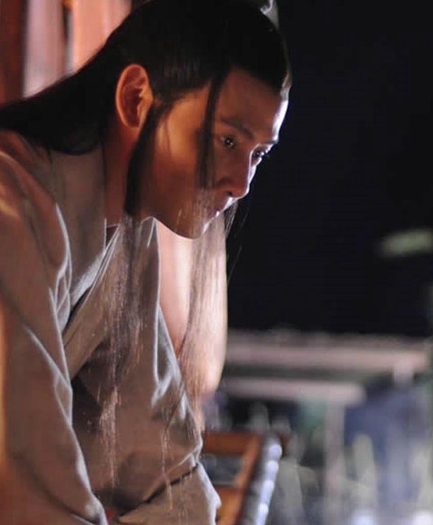 作为皇帝，他是个笑话，作为诗人，他是个神话